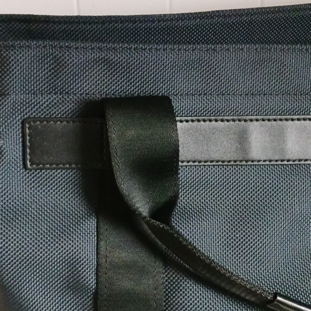 Michael Kors New Black Nylon Travel Bag - Picture 2 of 9